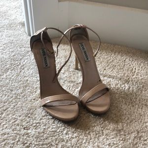 Steve Madden elegant nude pumps